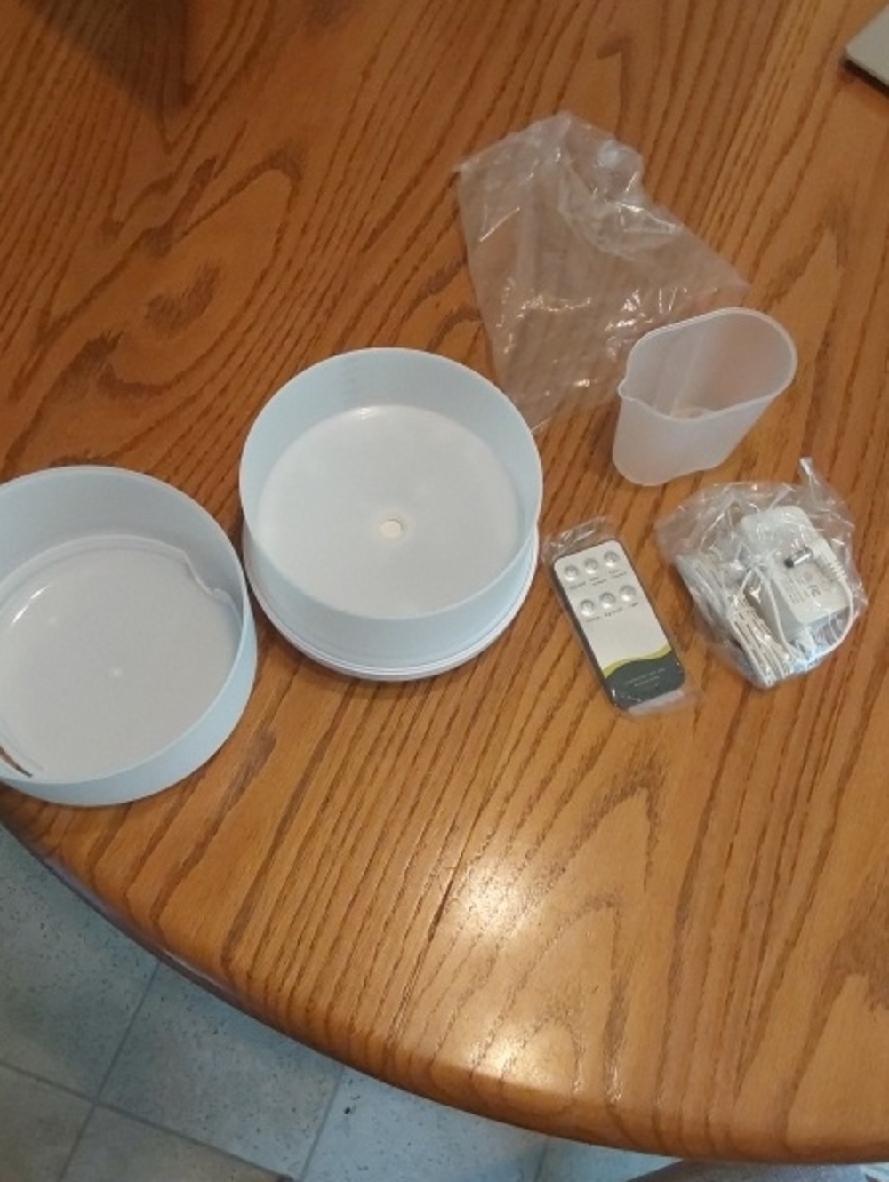 Essential oil diffuser includes remote control - Picture 2 of 2